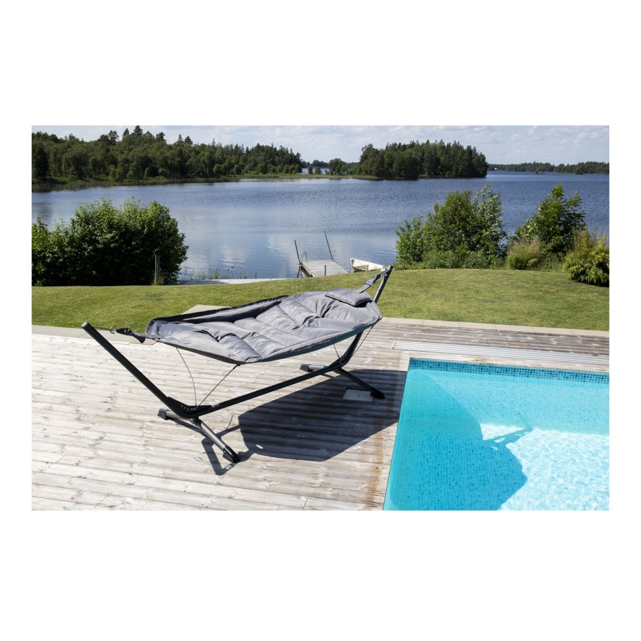 VENTURE DESIGN Niño utendrs hengekye - svart stoff, stl og plast 