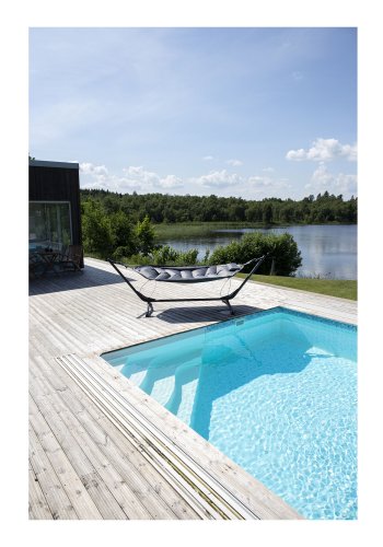 VENTURE DESIGN Niño utendrs hengekye - svart stoff, stl og plast 