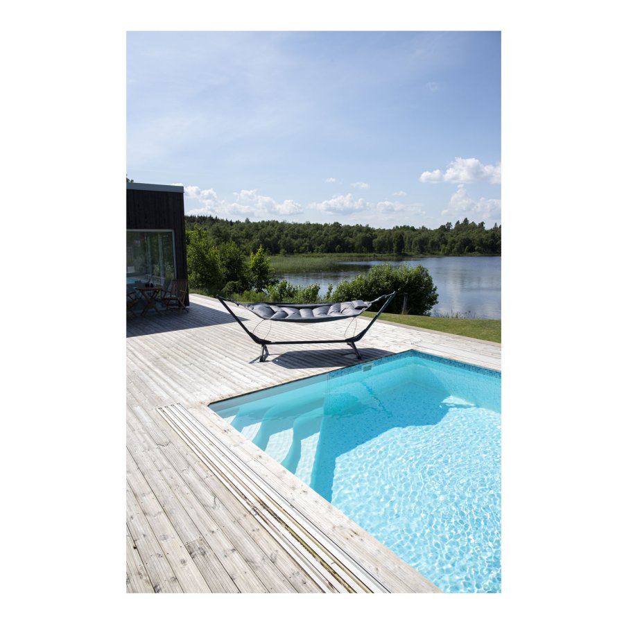 VENTURE DESIGN Niño utendrs hengekye - svart stoff, stl og plast 