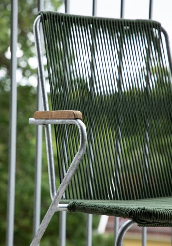 VENTURE DESIGN Bois Gartenstuhl, mit Teakholz-Armlehnen – grünes Seil und silberner Stahl