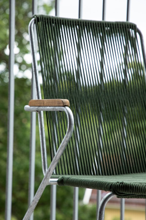 VENTURE DESIGN Bois Gartenstuhl, mit Teakholz-Armlehnen – grünes Seil und silberner Stahl