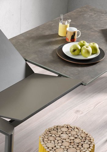 KAVE HOME Axis uttrekkbart porselensbord i antrasittfarget Volcano Ash-finish med stlben 140(200) cm