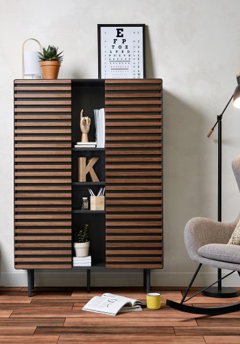 KAVE HOME Mahon skap - valnttfiner og grsvart metall og tre, m. 2 drer og 14 hyller