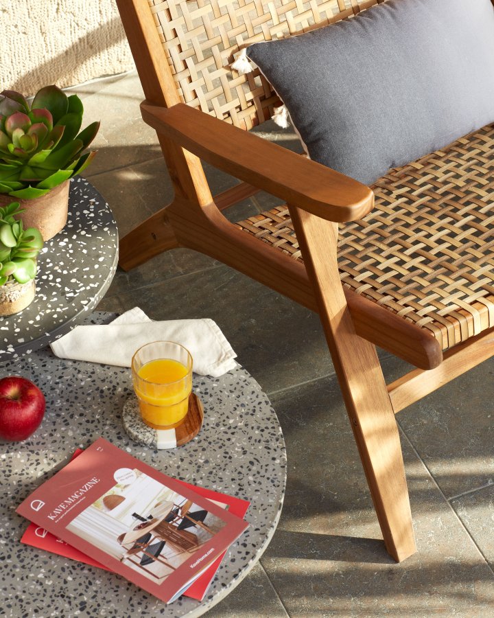 KAVE HOME Grignoon Sessel, m. Armlehnen – natürliches Polyrattan und Akazienholz