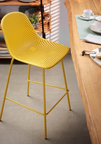 KAVE HOME Quinby udendrs barstol, m. rygln og fodsttte - gul polypropylen og stl