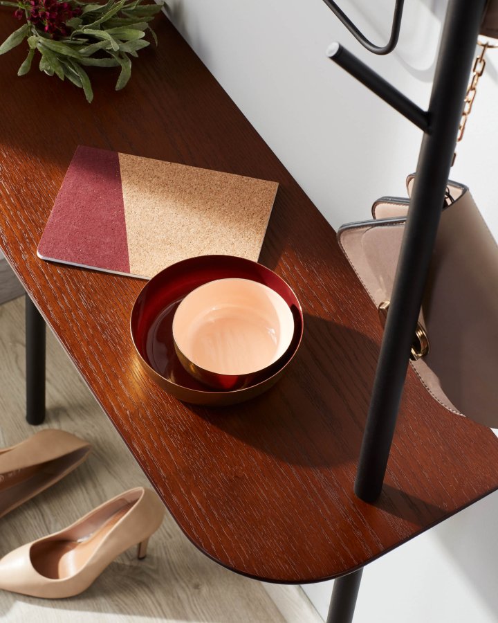 KAVE HOME Marcolina klesstativ med hylle - brun eikefiner og sort metall