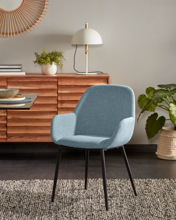 KAVE HOME Konna lenestol, med armlener - bltt stoff og sort stl