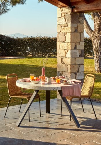 KAVE HOME Glenville spisestuestol - brunt polyestertau og sort stl 