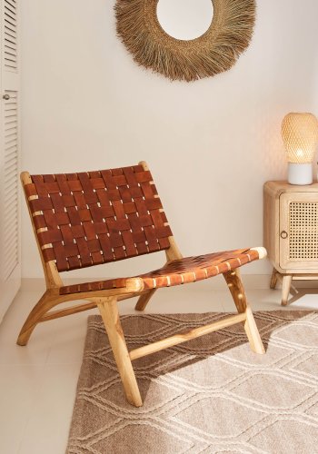 KAVE HOME Calixta lenestol, uten armlener - brunt hndvevd skinn og naturlig teak