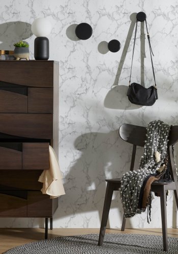 KAVE HOME Sett med 3 Nadua kleshengere i heltre med naturlig svart bkefinish.