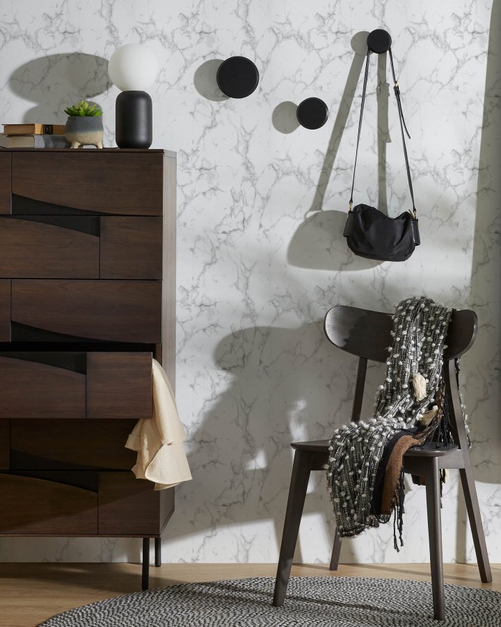 KAVE HOME Sett med 3 Nadua kleshengere i heltre med naturlig svart bkefinish.