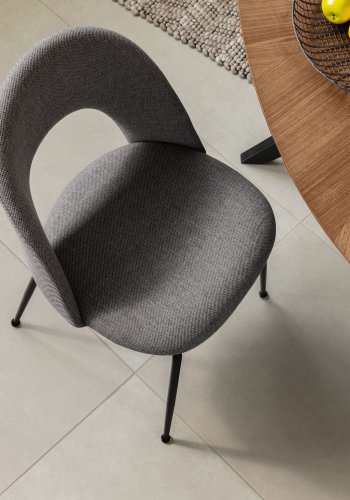 KAVE HOME Mahalia spisebordsstol, uten armlener - mrkegrtt stoff og svart stl