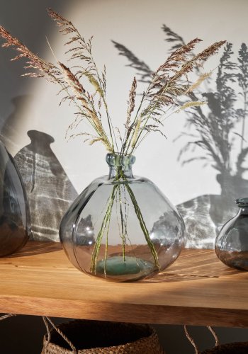 KAVE HOME Brenna-vase i 100 % resirkulert bltt glass, 33 cm