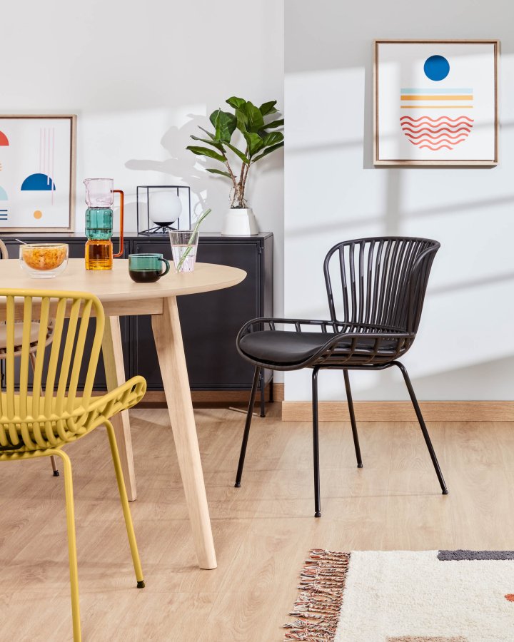 KAVE HOME Surpik spisebordsstol, med pute i syntetisk skinn - svart polypropylen og stl