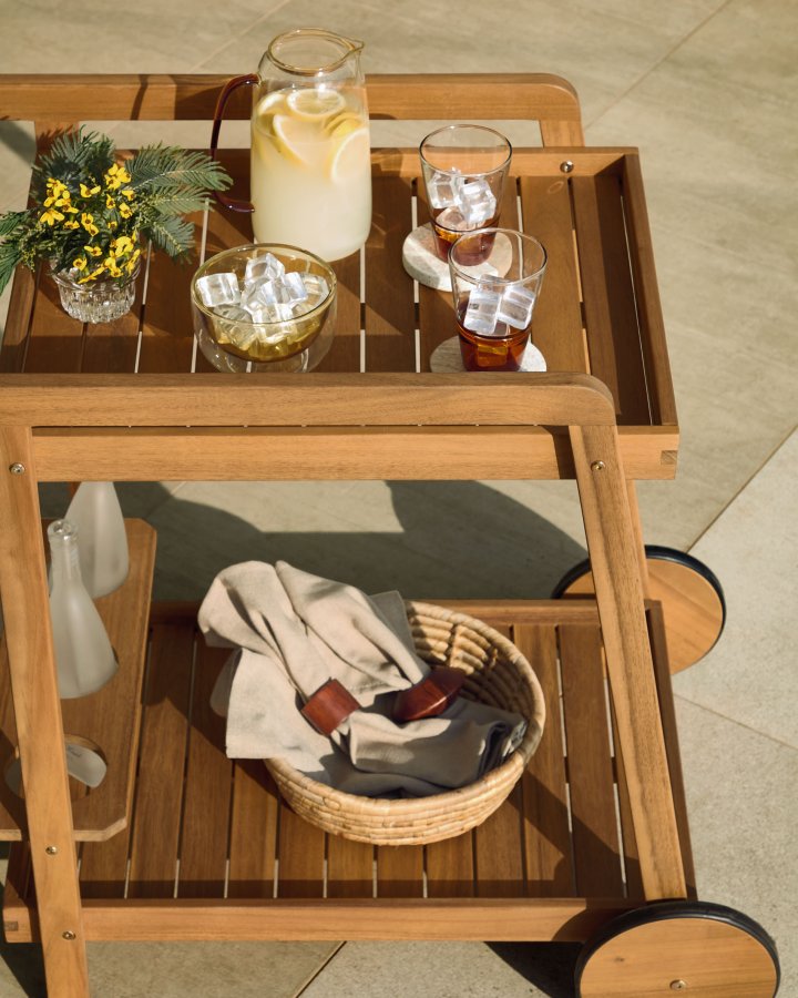 KAVE HOME Felisa rullebord, med hylle - naturlig akasietre