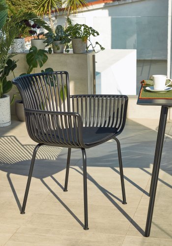 KAVE HOME Surpika hagestol, med armlener og pute - sort plast