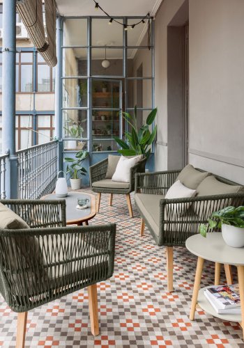 KAVE HOME Inti Gartenset, mit 2-Sitzer-Sofa und 2 Gartenstühlen, mit Kissen – grünes Seil und natürliches Akazienholz 