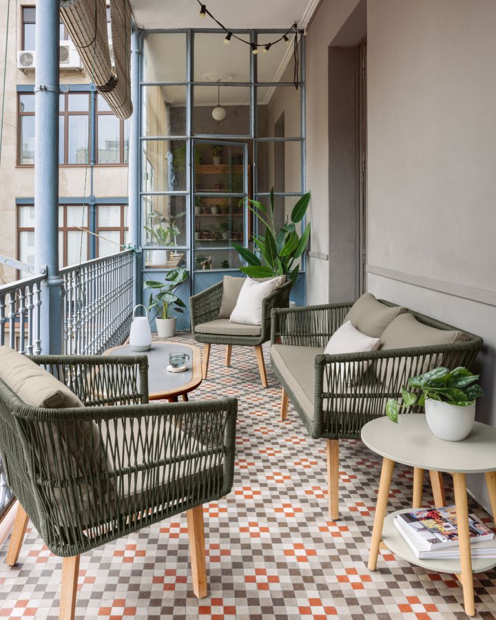 KAVE HOME Inti Gartenset, mit 2-Sitzer-Sofa und 2 Gartenstühlen, mit Kissen – grünes Seil und natürliches Akazienholz 