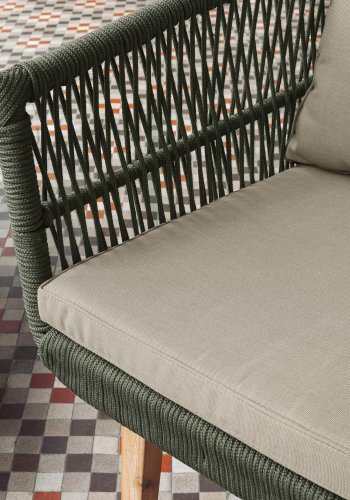 KAVE HOME Inti Gartenset, mit 2-Sitzer-Sofa und 2 Gartenstühlen, mit Kissen – grünes Seil und natürliches Akazienholz 