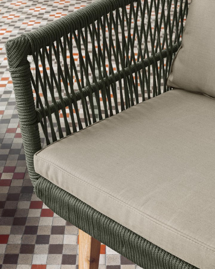 KAVE HOME Inti Gartenset, mit 2-Sitzer-Sofa und 2 Gartenstühlen, mit Kissen – grünes Seil und natürliches Akazienholz 