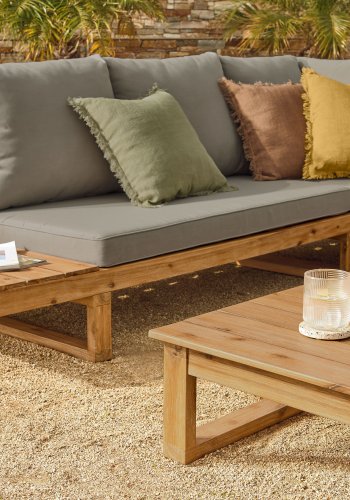 KAVE HOME Flaviina 5-manns hagesofa, med puter og hagebord - beige stoff og naturlig akasietre