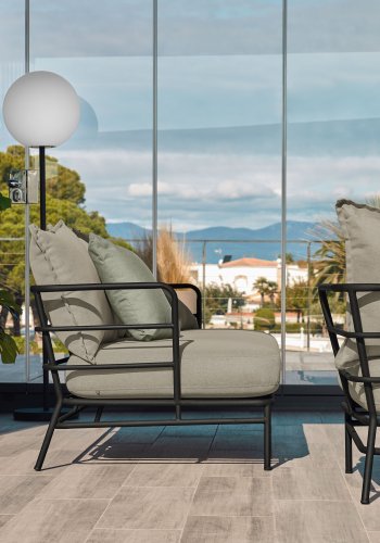 KAVE HOME Mareluz hagestol, med armlener - gr polyester og sort stl