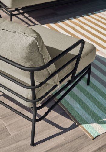 KAVE HOME Mareluz hagestol, med armlener - gr polyester og sort stl