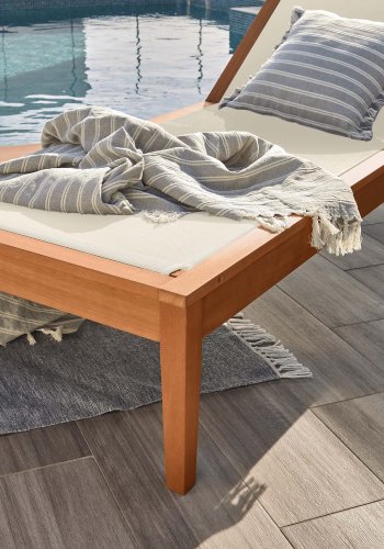 KAVE HOME Caterin fluktstol - solid eukalyptustre og beige nettingstoff