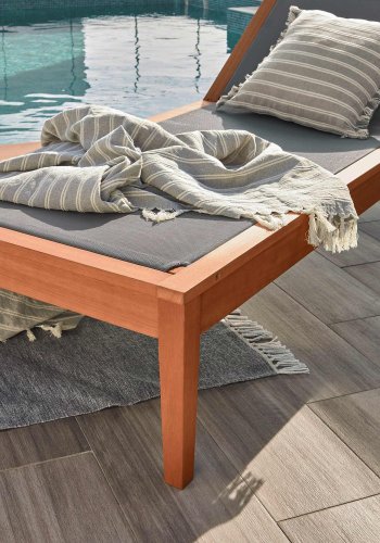 KAVE HOME Caterin fluktstol - grnn tekstilen og naturlig eukalyptustre