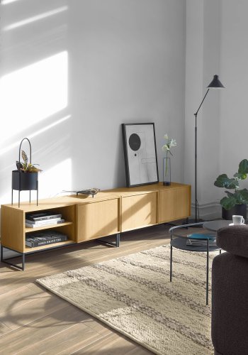 KAVE HOME Taiana TV-bord, m. 2 drer og 2 hyller - naturlig eikefiner og sort stl (112x42)