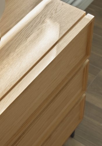 KAVE HOME Taiana skjenk, m. 2 drer, 3 skuffer og 2 hyller - naturlig eikefiner og sort stl