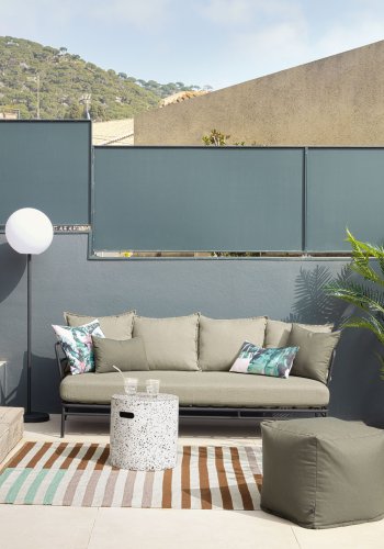 KAVE HOME Mareluz 3-manns hagesofa med puter - grtt stoff og sort stl