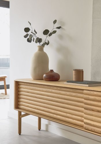 KAVE HOME Lenon TV-bord m. 2 skyvedrer - naturlig eik og eikefiner (200x35)