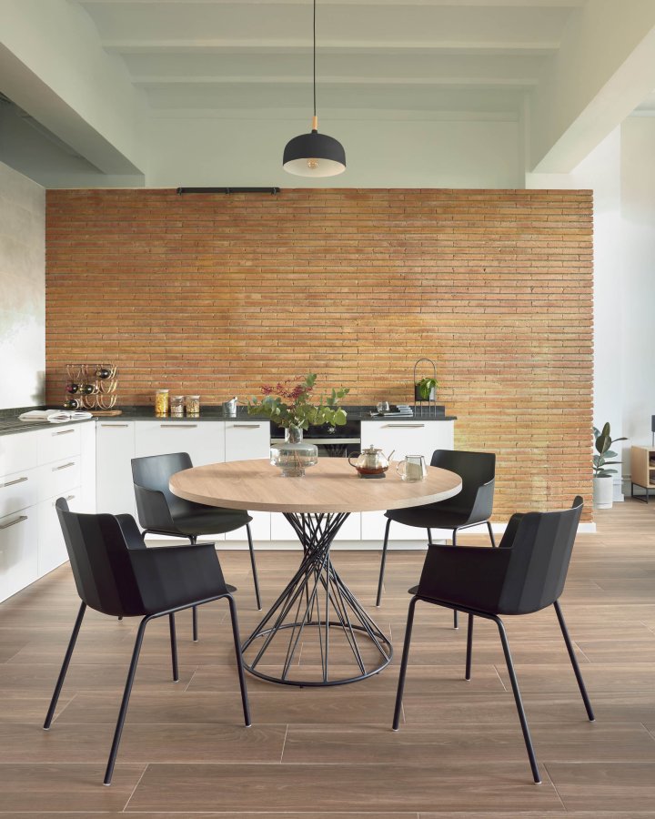 KAVE HOME Niut matbord, runt (�: 120cm), tr&auml; (MDF) i naturlig finish med st�lben