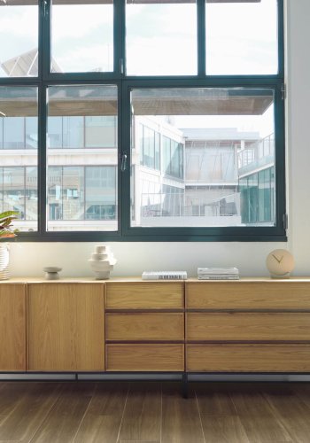 KAVE HOME Taiana kommode, m. 3 skuffer - naturlig eikefiner og sort stl