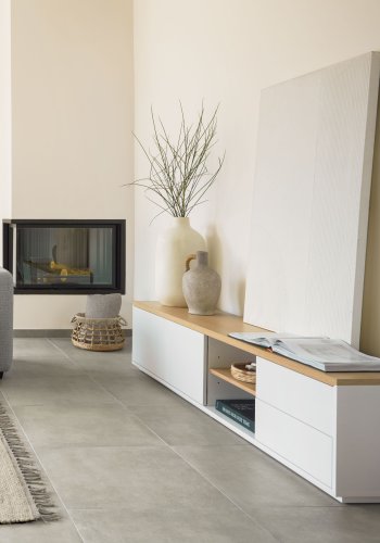 KAVE HOME Abilen TV-bord, m. 2 drer, 2 skuffer og 3 hyller - hvit MDF og naturlig eikefiner (200x36)