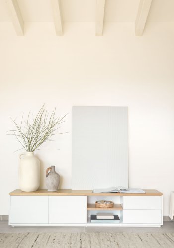 KAVE HOME Abilen TV-bord, m. 2 drer, 2 skuffer og 3 hyller - hvit MDF og naturlig eikefiner (200x36)