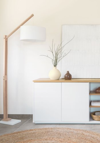 KAVE HOME Izar gulvlampe - naturlig tre og hvitt metall/bomull