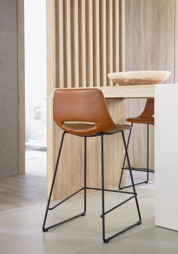 KAVE HOME Zahara barkrakk, med ryggsttte og fotsttte - brunt syntetisk skinn og svart stl