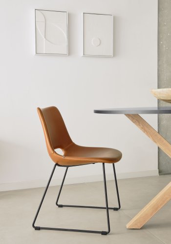 KAVE HOME Ziggy spisestol - lysebrun PU og sort stl