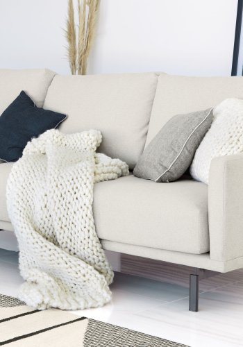 KAVE HOME Galene 4-seters sofa - beige resirkulerte fibre og jern
