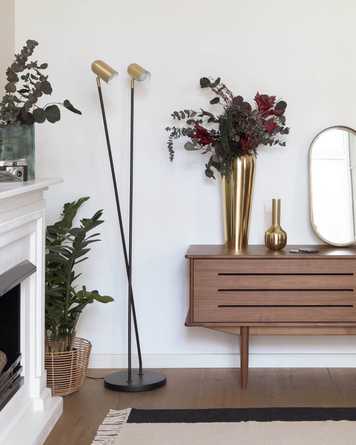 KAVE HOME Carolin TV-bord, m. 1 dr og 1 skuff - brun valnttfiner og valntttre (180x45)