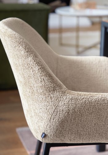 KAVE HOME Konna spisebordsstol, med armlener - beige chenille og sort stl