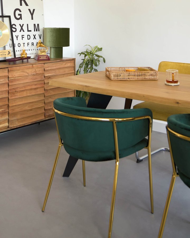 KAVE HOME Koda bord i eikefiner med naturlig finish og stlben med sort finish 160 x 90 cm