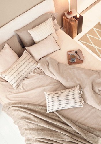 KAVE HOME Ognak sidebord - natur teak og metall, firkantet (29x29)