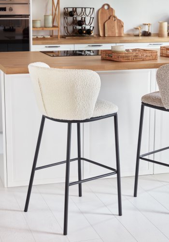 KAVE HOME Ciselia barkrakk, med ryggsttte og fotsttte - hvit bouclé og svart metall (H:65cm)