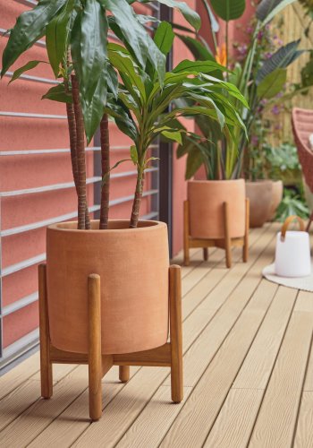 KAVE HOME Dalva blomsterpotte, rund - terrakotta og naturlig tre (26)