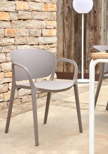 KAVE HOME Ania hagestol, med armlener - brun polypropylen