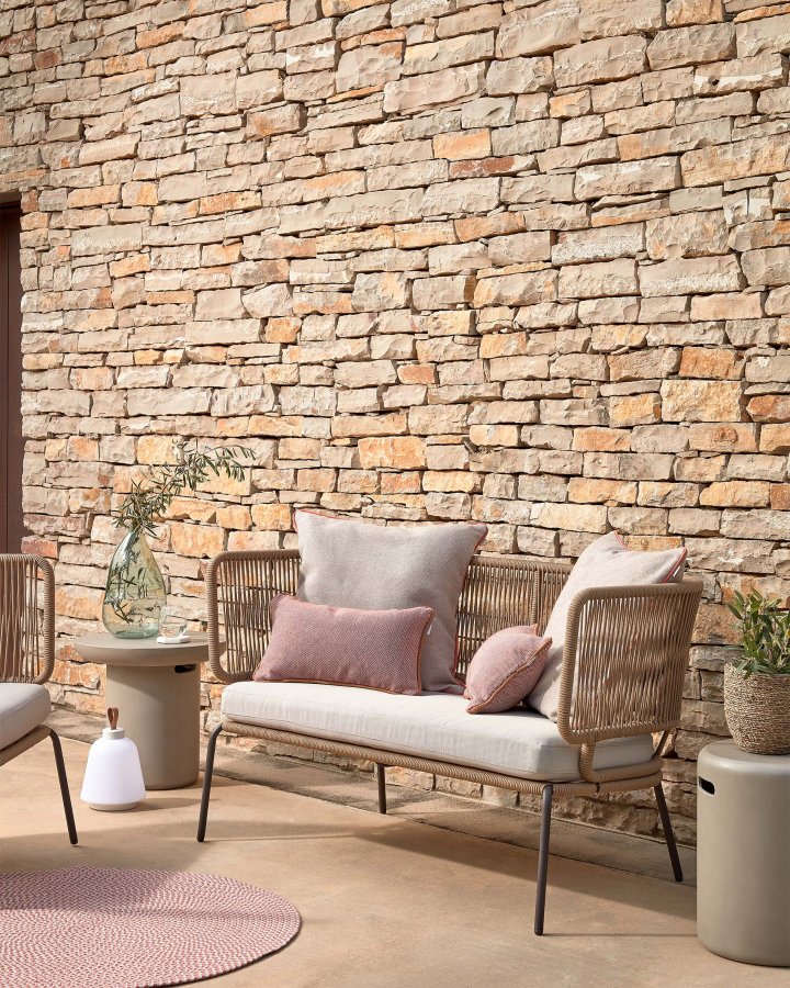 KAVE HOME Nadin 2-manns sofa, med stoffpute - beige tau og stl