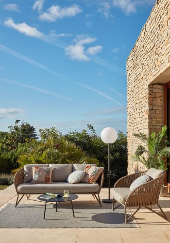 KAVE HOME Branzie sofa - brunt metall og tau, med grbrune puter, 3 pers.